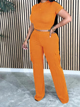 Indiebeautie – Einfarbiges T-Shirt und Cargohose-Set
